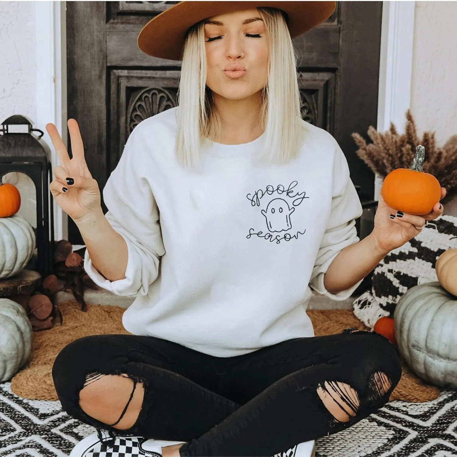 FISCRAT Halloween Spooky Season Oversized Sweatshirt Women Cute Ghost Sweatshirts Fall Embroidered Sweater Pullover Top