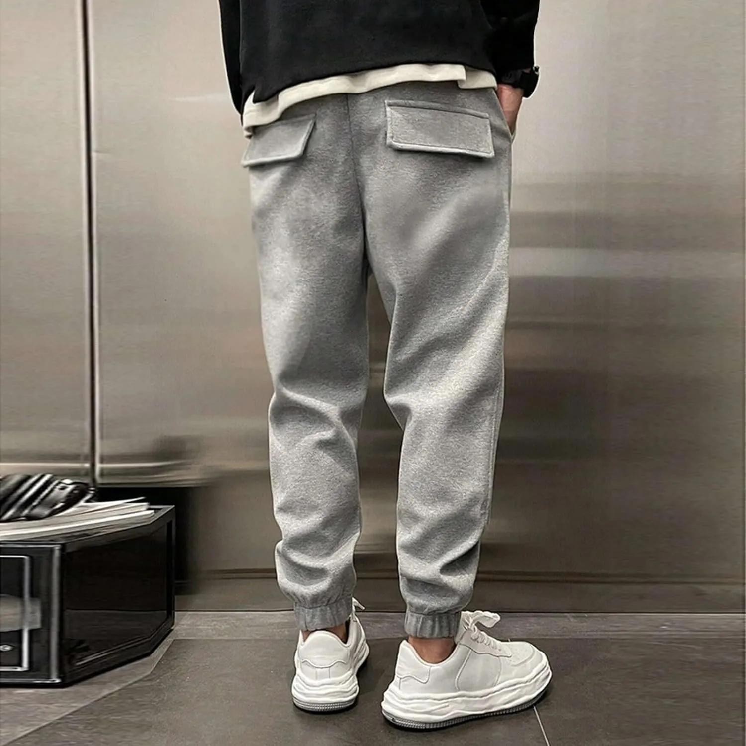 Mens Fleece Sweatpants Baggy Cargo Joggers Loose Fit Casual Drawstring Elastic Waist Sweat Pants Gym Athletic Pockets